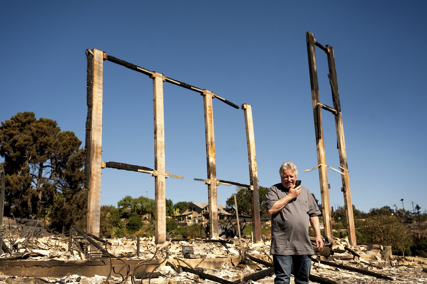 Southern California firefighters gain ground over wildfire thanks to decreased winds | iNFOnews.ca Southern California firefighters gain ground over wildfire thanks to decreased winds | iNFOnews.ca