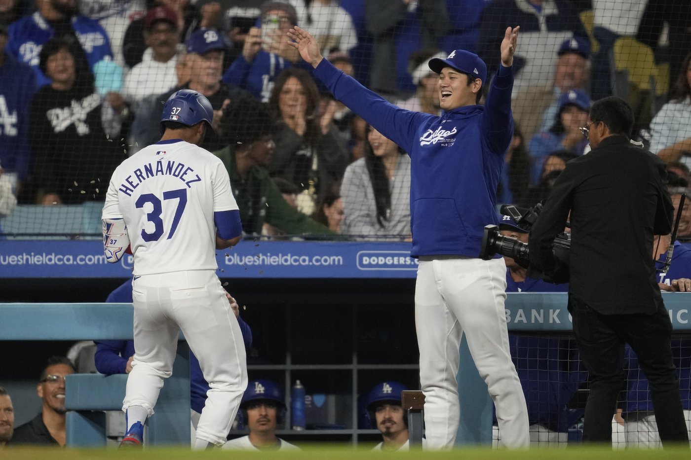 Ohtani sets MLB record with homer and stolen base in same game in Dodgers' 6-4 win over Rockies | iNFOnews.ca