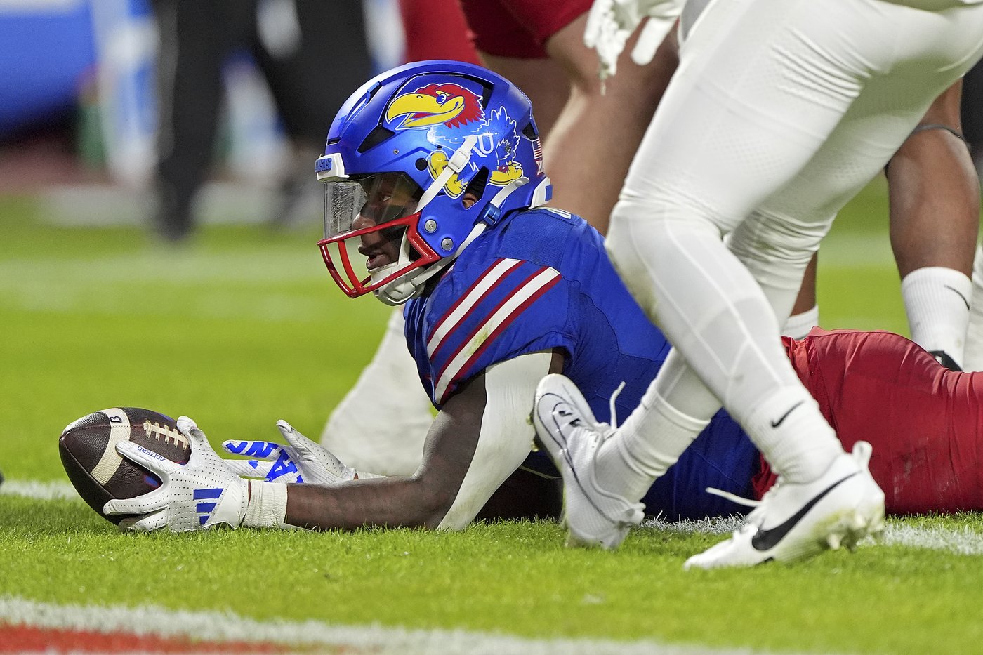 AP Player of the Week: Devin Neal runs for 207 yards and totals 4 TDs in Kansas' win over Colorado | iNFOnews.ca AP Player of the Week: Devin Neal runs for 207 yards and totals 4 TDs in Kansas' win over Colorado | iNFOnews.ca