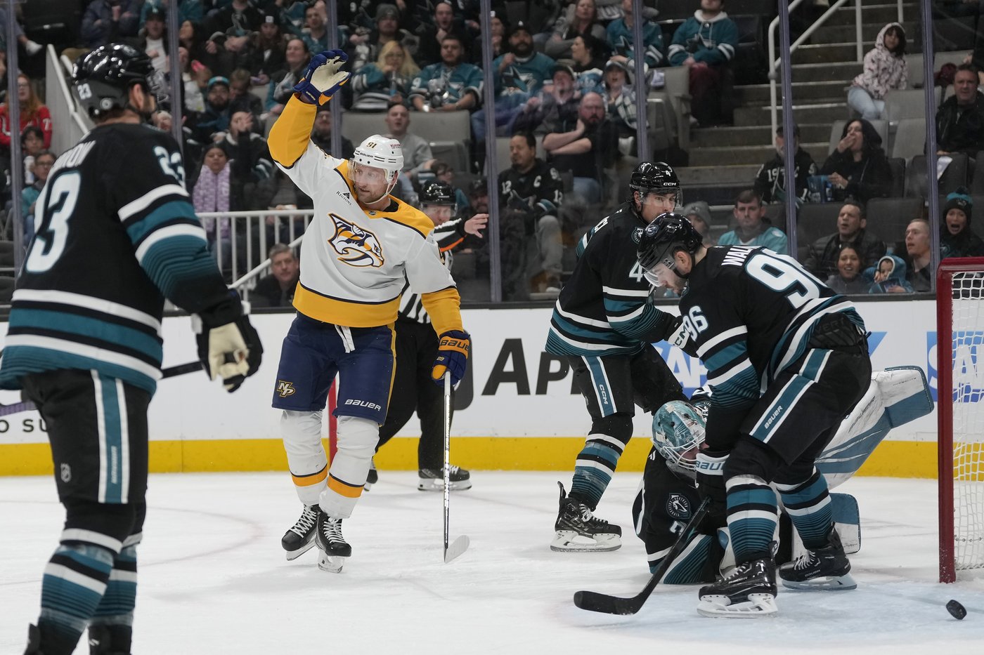 Filip Forsberg scores twice in the Predators' 6-5 victory over the Sharks | iNFOnews.ca