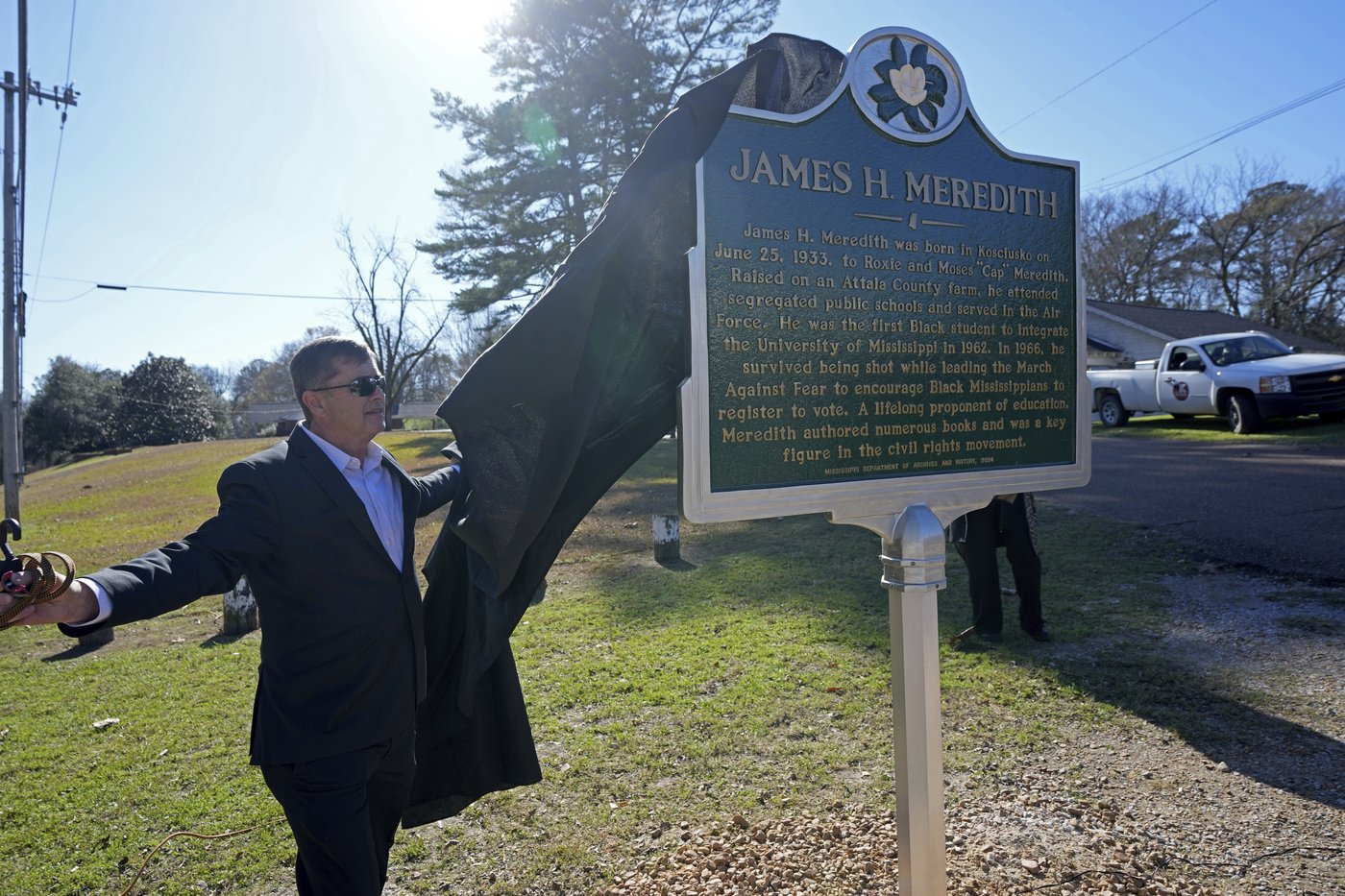 Civil rights icon James Meredith is honored in his Mississippi hometown | iNFOnews.ca