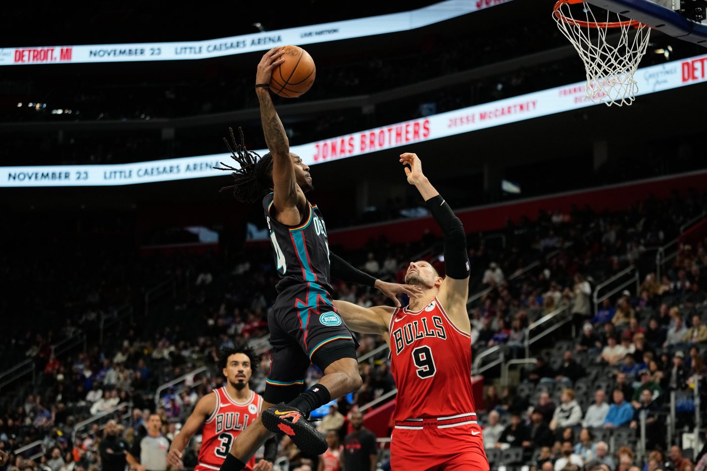 Reed leads Pistons to 8th straight win, beating Bulls 124-113 | iNFOnews.ca