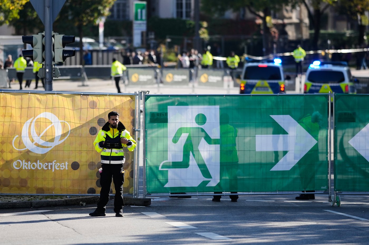 Police say Oktoberfest reopens after a security sweep due to a bomb threat | iNFOnews.ca Police say Oktoberfest reopens after a security sweep due to a bomb threat | iNFOnews.ca
