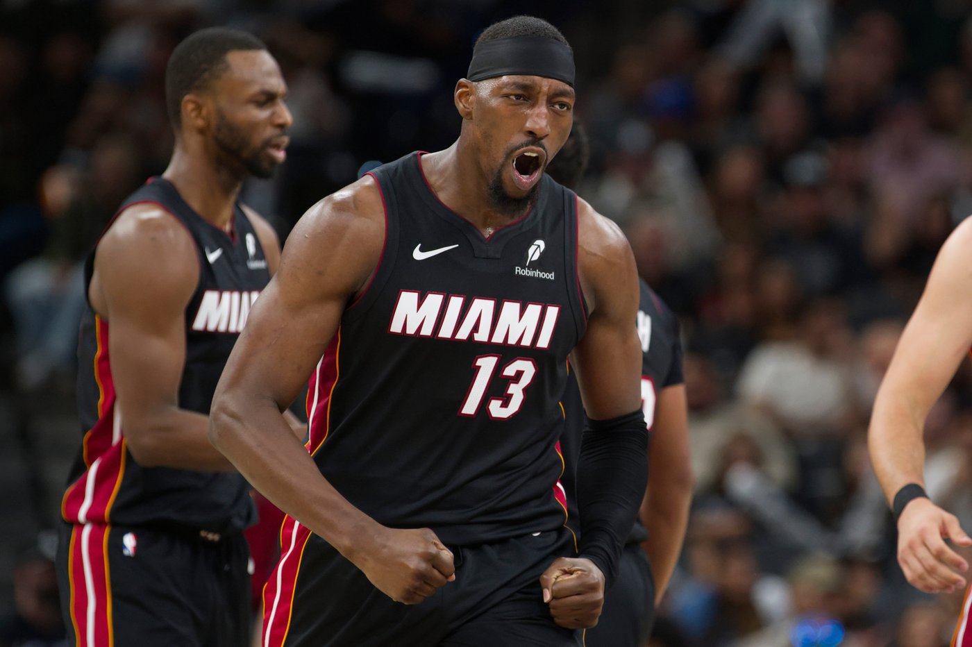 Wembanyama leads Spurs to their first 5-0 start with 27 points and 18 rebounds in win over the Heat | iNFOnews.ca Wembanyama leads Spurs to their first 5-0 start with 27 points and 18 rebounds in win over the Heat | iNFOnews.ca