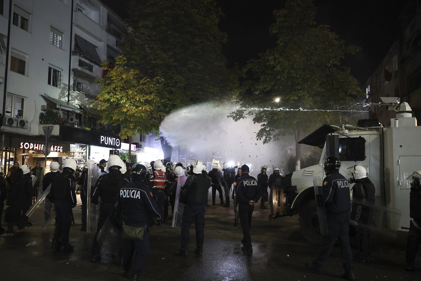 Albanian opposition supporters block the capital’s streets in an anti-government rally | iNFOnews.ca Albanian opposition supporters block the capital’s streets in an anti-government rally | iNFOnews.ca