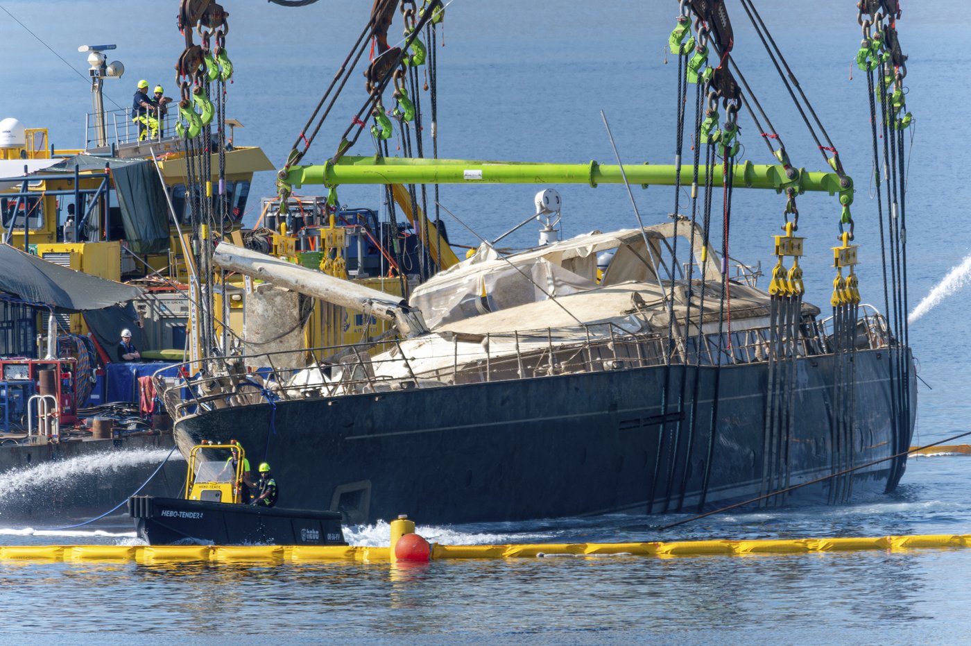 Superyacht is pulled from the depths 10 months after sinking off Sicily | iNFOnews.ca Superyacht is pulled from the depths 10 months after sinking off Sicily | iNFOnews.ca