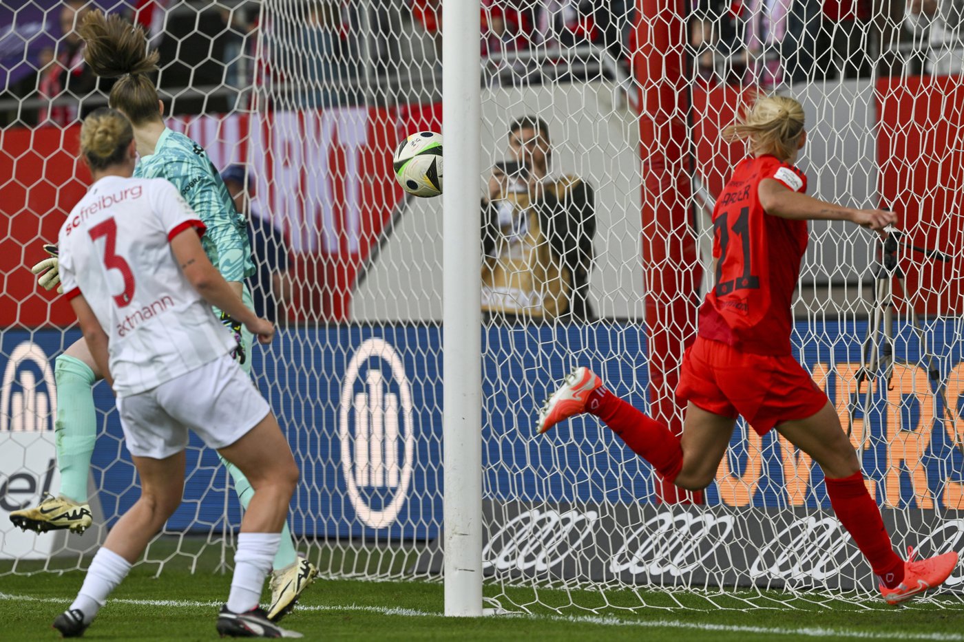 Bayern Munich clinches another Women's Bundesliga title | iNFOnews.ca Bayern Munich clinches another Women's Bundesliga title | iNFOnews.ca