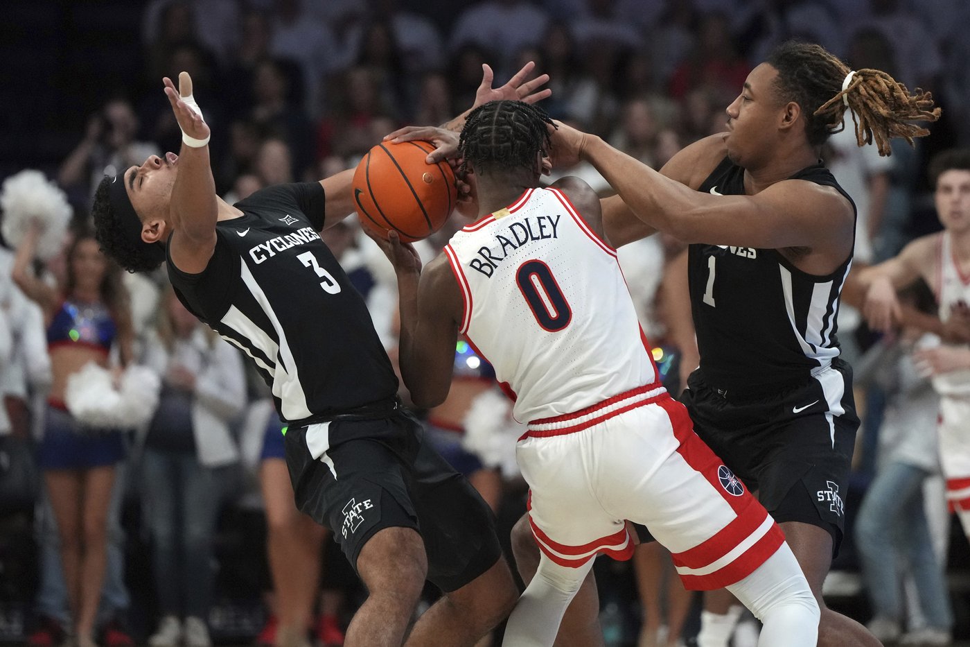 Love ties it with halfcourt shot at buzzer, Arizona knocks off No. 3 Iowa State 86-75 in OT | iNFOnews.ca