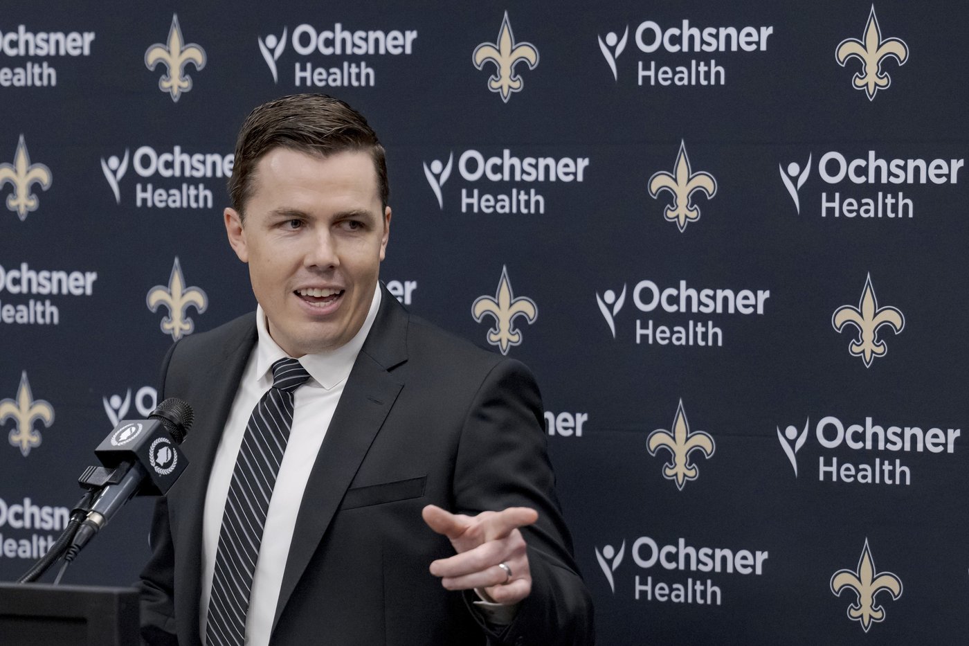 Moore is bullish on the Saints, but noncommittal on Carr, as his 1st head-coaching gig starts | iNFOnews.ca