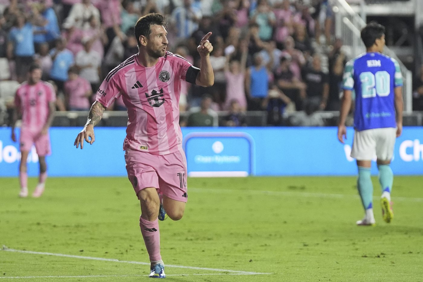 Lionel Messi and Inter Miami near deal to extend contract through at least 2026, AP source says | iNFOnews.ca Lionel Messi and Inter Miami near deal to extend contract through at least 2026, AP source says | iNFOnews.ca