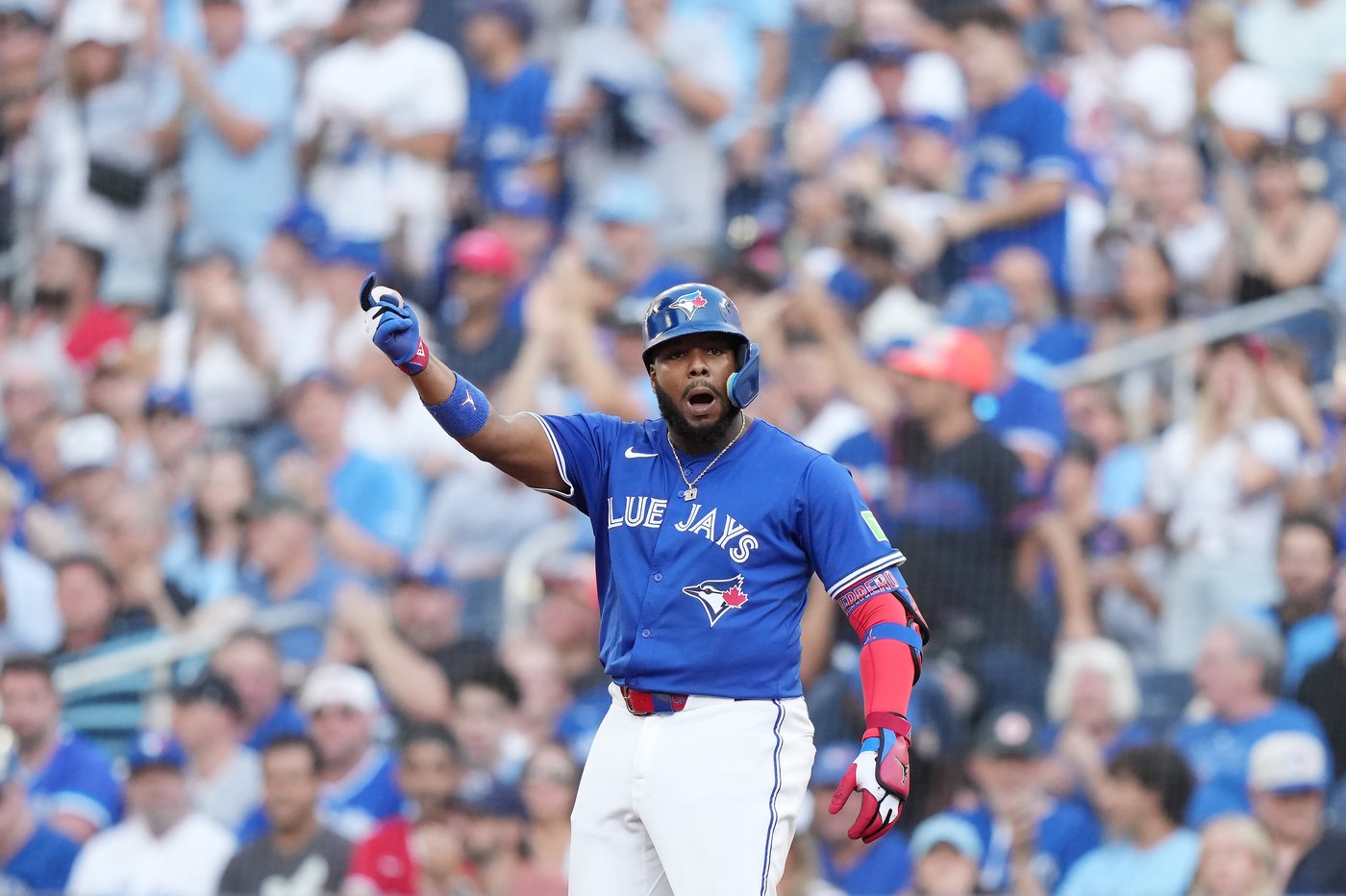 Kirk hits two homers to power Blue Jays to 10-1 rout of Yankees in series opener | iNFOnews.ca Kirk hits two homers to power Blue Jays to 10-1 rout of Yankees in series opener | iNFOnews.ca