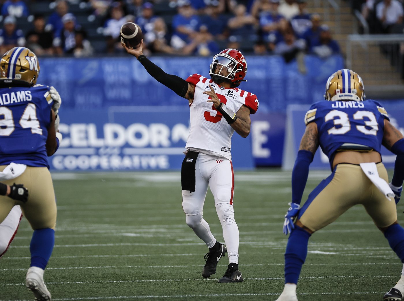 Adams Jr. throws three TDs, Stampeders continue dominance with 41-20 win over Bombers | iNFOnews.ca