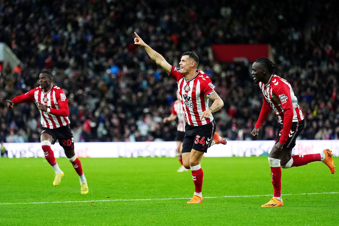 Sunderland moves into fourth place after home draw with Everton | iNFOnews.ca