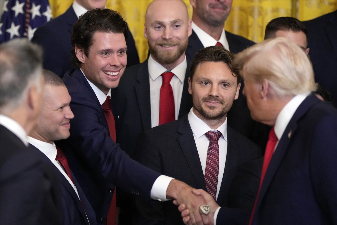 Trump sticks to hockey, avoids tariff talks during Stanley Cup champion Florida Panthers' visit | iNFOnews.ca