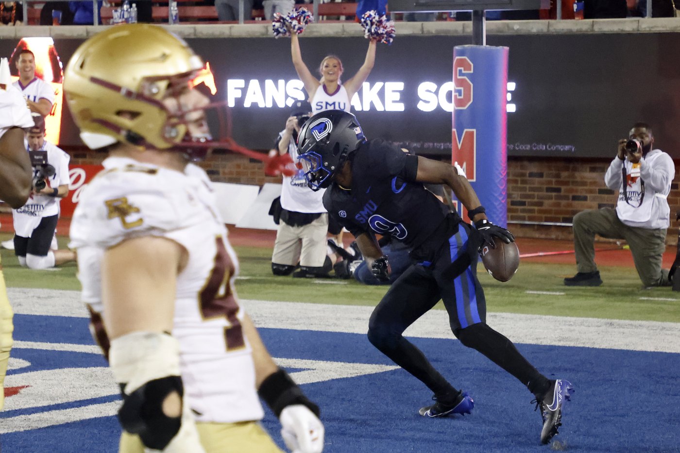 No. 14 SMU moves closer to ACC title game by beating Boston College 38-28 for 7th win in a row | iNFOnews.ca