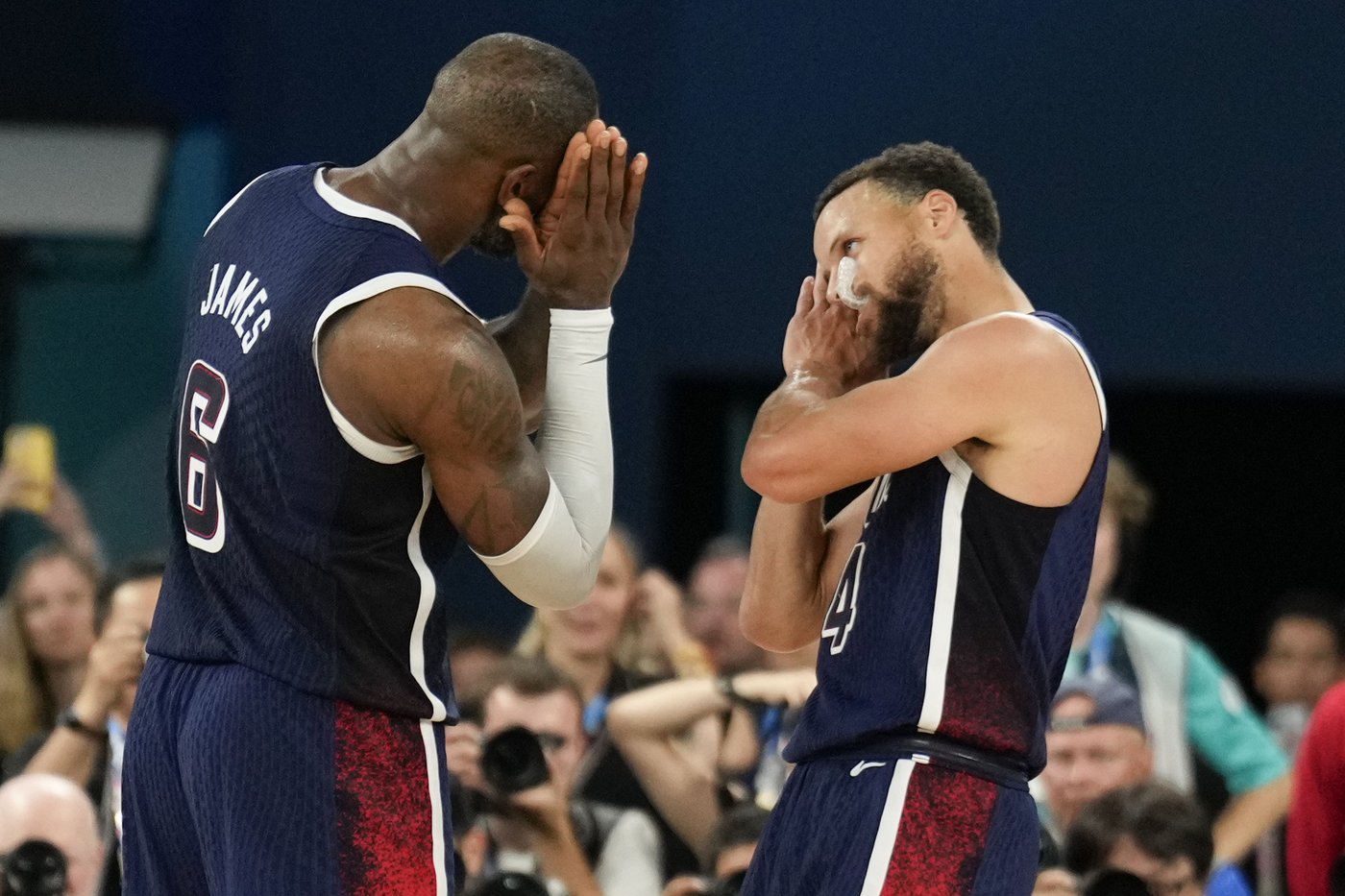Stephen Curry's gold-medal summer and 'nuit nuit' gesture still resonates as NBA camps open | iNFOnews.ca