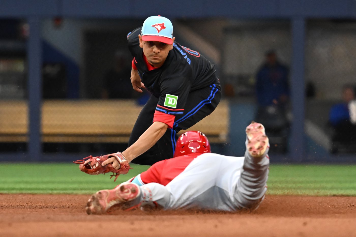 Jays beat Angels 4-3 in 10 innings as Clement bunt causes chaos for visitors | iNFOnews.ca