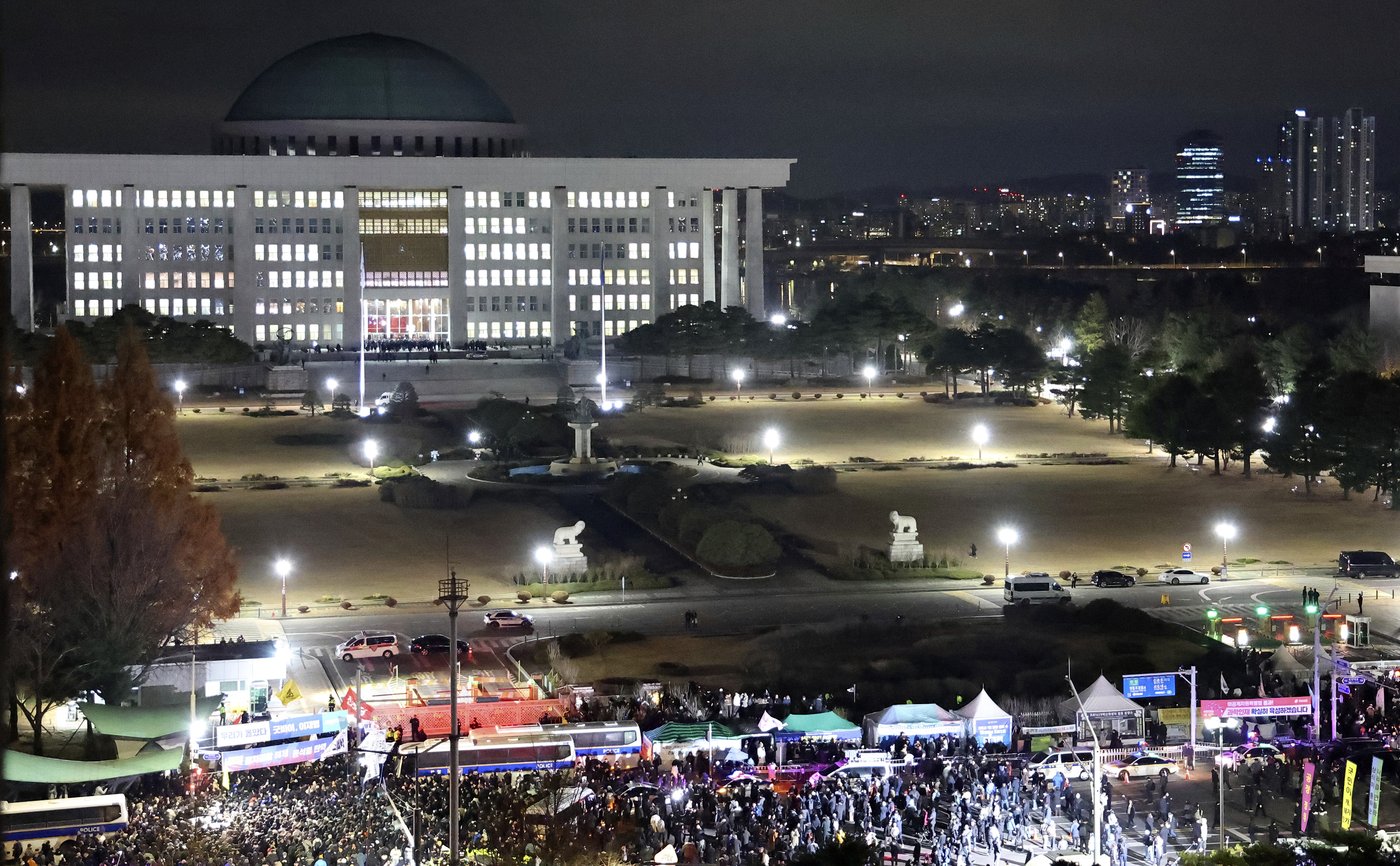 6 hours of anger, bravery and defiance during martial law in South Korea | iNFOnews.ca