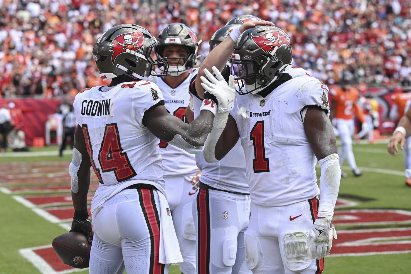 Nix runs for a TD and Lutz kicks 4 FGs to lead Broncos to 26-7 victory over listless Buccaneers | iNFOnews.ca Nix runs for a TD and Lutz kicks 4 FGs to lead Broncos to 26-7 victory over listless Buccaneers | iNFOnews.ca