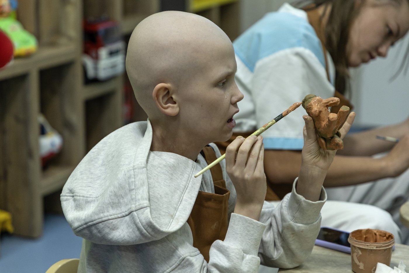 Hospital clowns bring joy to young Ukrainian cancer patients who survived Russian missile attack | iNFOnews.ca Hospital clowns bring joy to young Ukrainian cancer patients who survived Russian missile attack | iNFOnews.ca