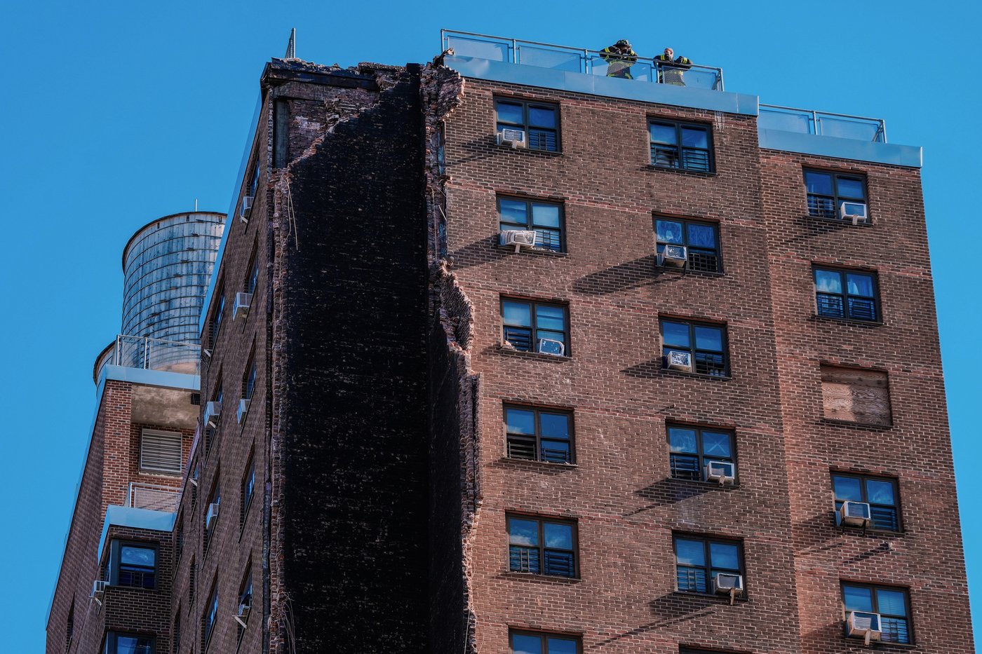 Residents of a NYC public housing tower escape unharmed after a massive chimney collapses | iNFOnews.ca Residents of a NYC public housing tower escape unharmed after a massive chimney collapses | iNFOnews.ca