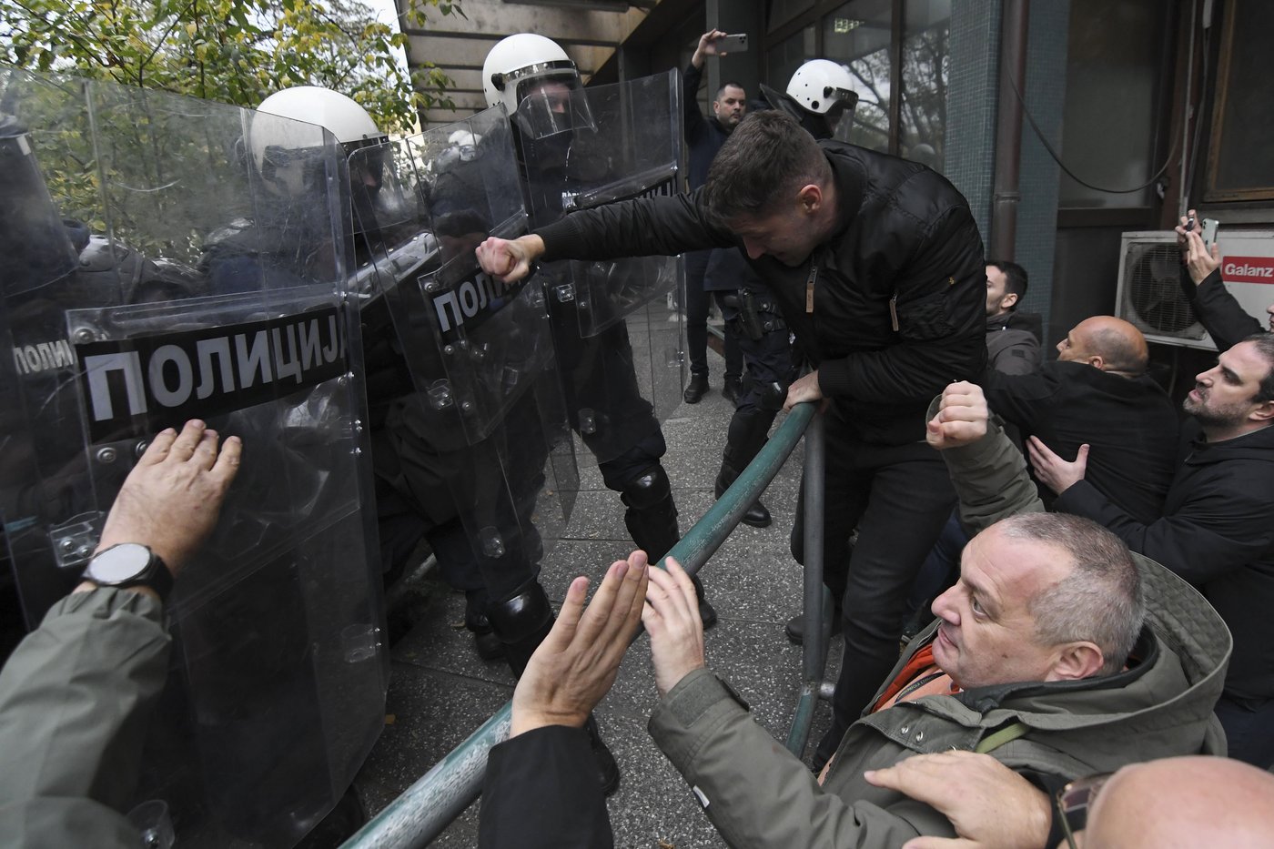Protesters scuffle with police in Serbia as they demand arrests over a deadly roof collapse | iNFOnews.ca