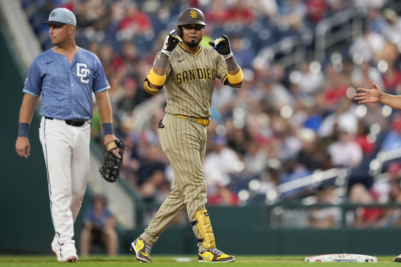 Machado's slam caps 5-run 9th as Padres top Nationals 7-2 | iNFOnews.ca Machado's slam caps 5-run 9th as Padres top Nationals 7-2 | iNFOnews.ca