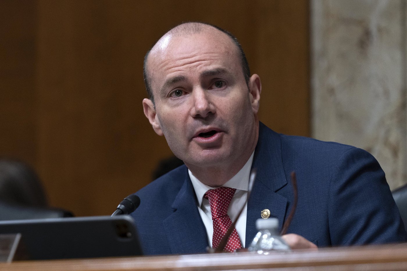Mike Lee's posts about the Minnesota shootings incensed fellow senators. They refused to let it go | iNFOnews.ca
