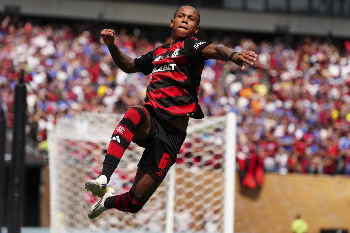 Flamengo scores 3 second-half goals to stun Chelsea 3-1 at the Club World Cup | iNFOnews.ca
