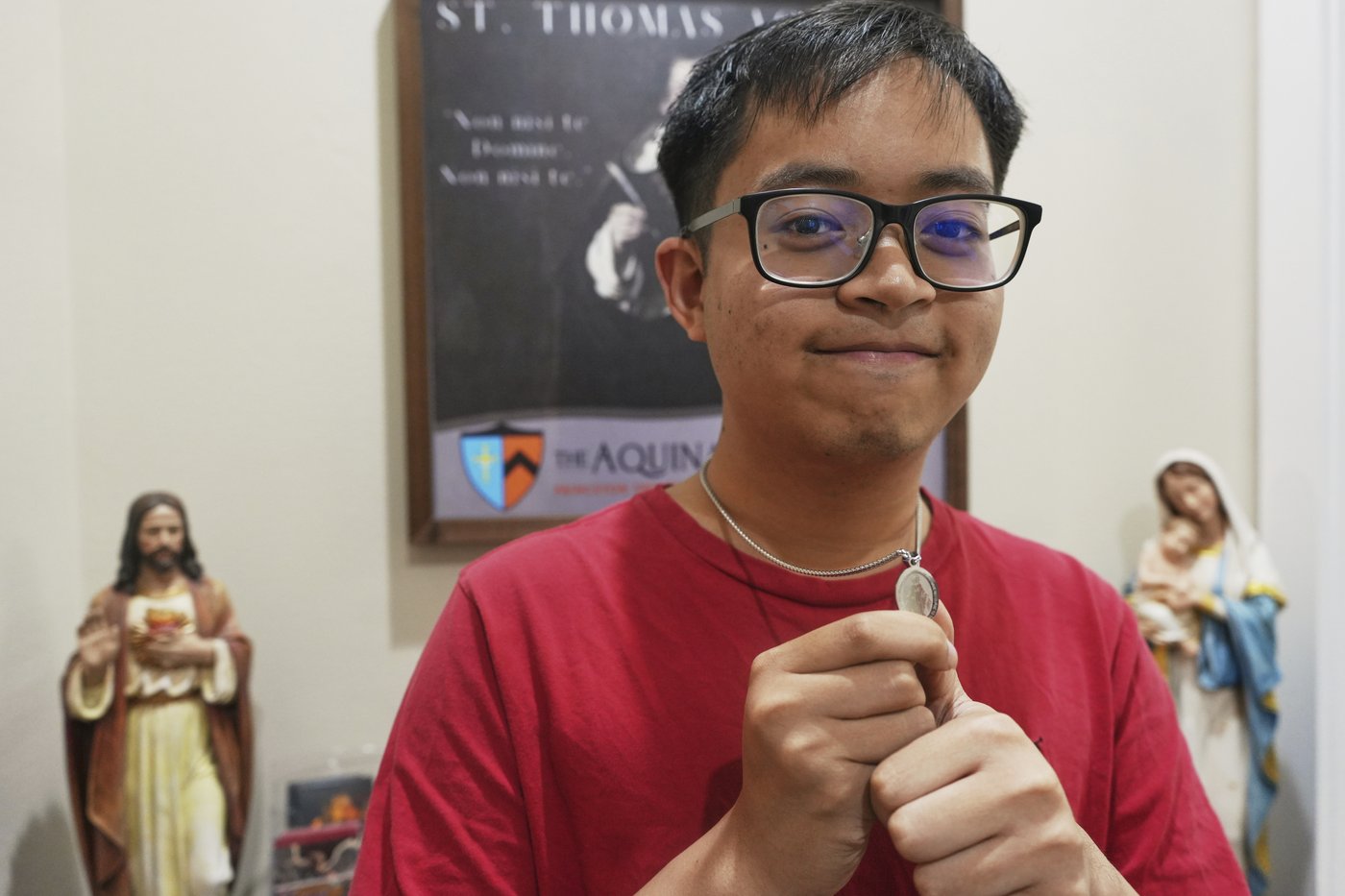 Being a devout Catholic at a secular college can be challenging. Some call it a blessing. | iNFOnews.ca Being a devout Catholic at a secular college can be challenging. Some call it a blessing. | iNFOnews.ca