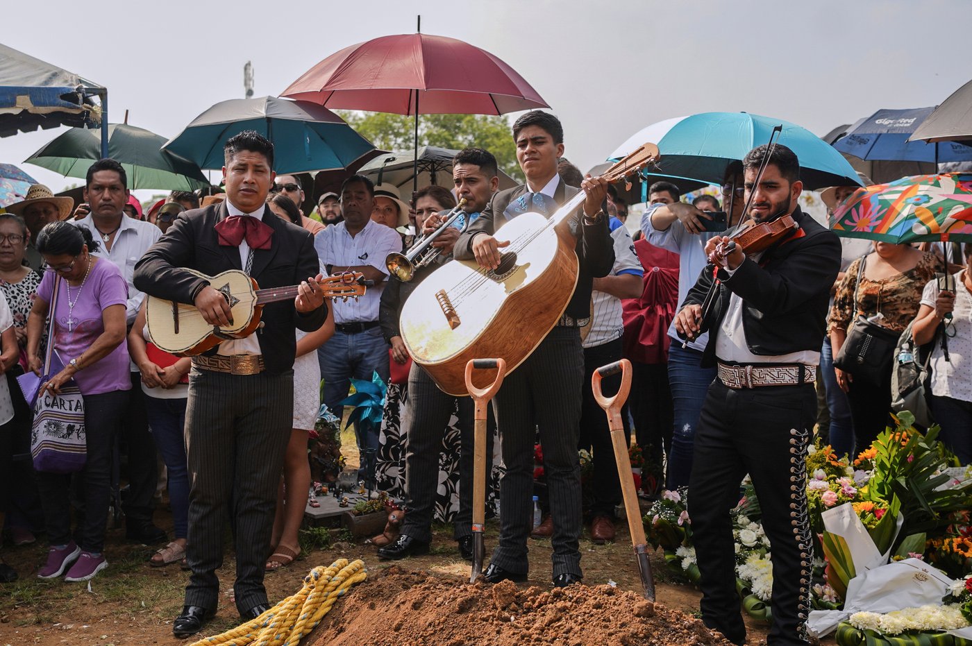 Mexico mourns naval cadet killed when training ship collided with Brooklyn Bridge | iNFOnews.ca Mexico mourns naval cadet killed when training ship collided with Brooklyn Bridge | iNFOnews.ca