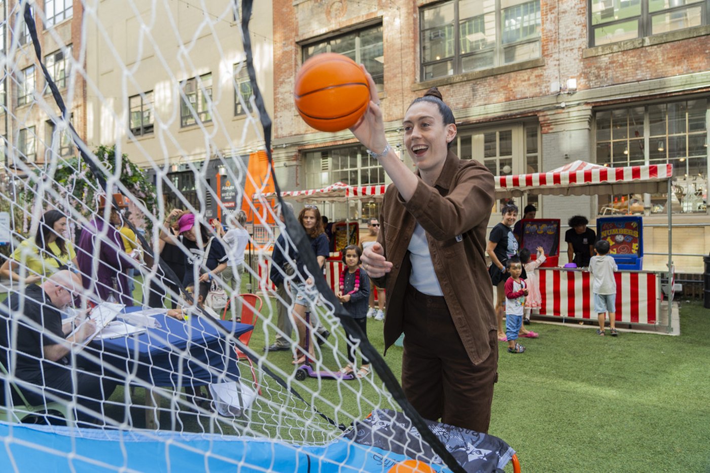WNBA star Breanna Stewart raises awareness for marrow donor program after death of father-in-law | iNFOnews.ca
