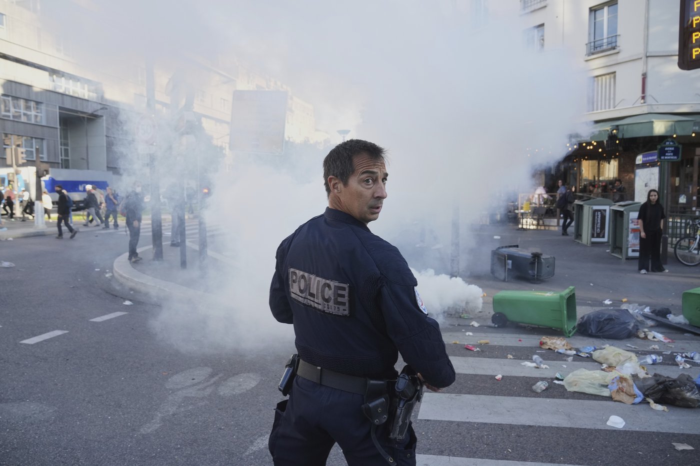 Protesters block roads and start fires across France to challenge the new prime minister, in photos | iNFOnews.ca