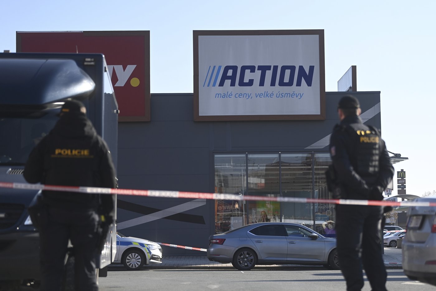 Teenager arrested in stabbing deaths of 2 women in Czech Republic | iNFOnews.ca Teenager arrested in stabbing deaths of 2 women in Czech Republic | iNFOnews.ca