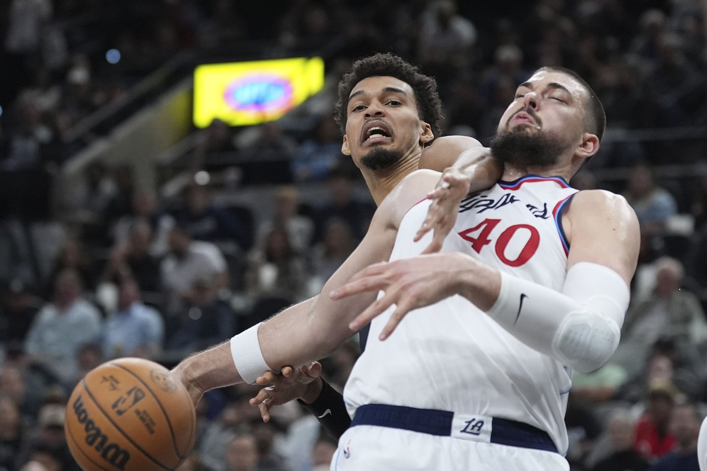 Frustration boils over for Spurs' Wembanyama after shove by Zubac sends him flying | iNFOnews.ca Frustration boils over for Spurs' Wembanyama after shove by Zubac sends him flying | iNFOnews.ca