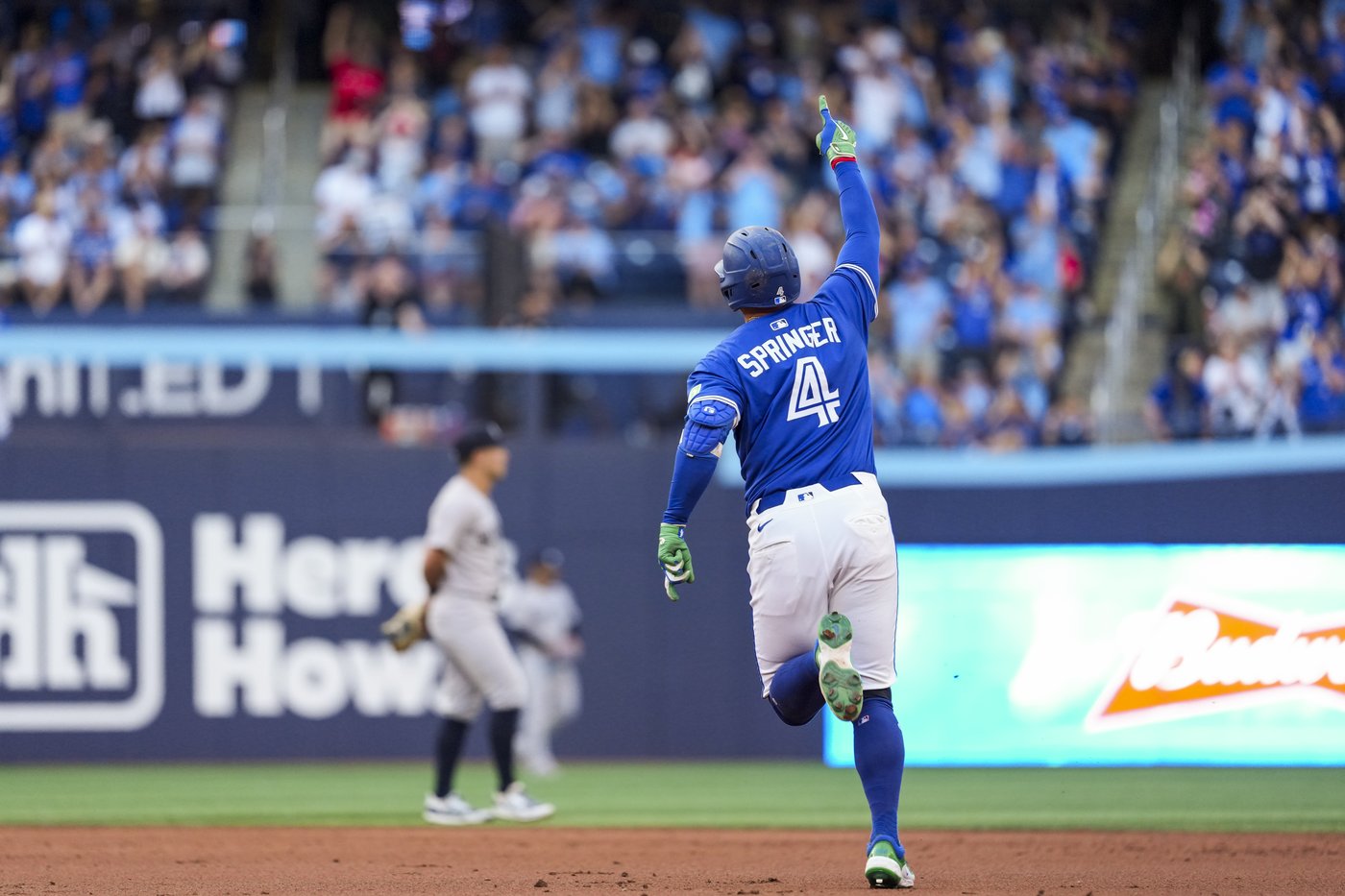 Springer homers twice, Blue Jays win 8-5 to sweep Yankees and take first in AL East | iNFOnews.ca Springer homers twice, Blue Jays win 8-5 to sweep Yankees and take first in AL East | iNFOnews.ca