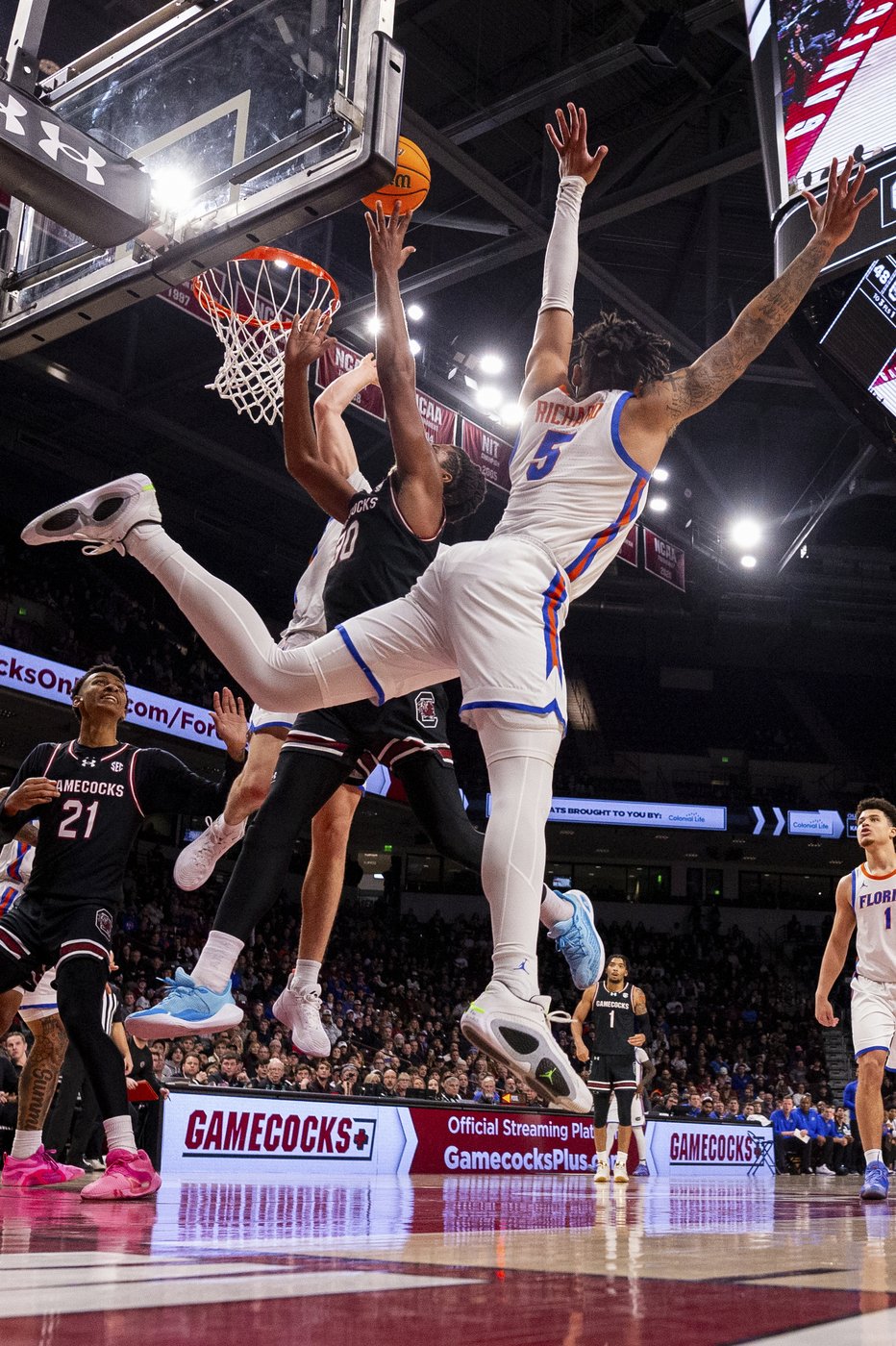 No. 5 Florida overcomes 14-point deficit to beat South Carolina | iNFOnews.ca No. 5 Florida overcomes 14-point deficit to beat South Carolina | iNFOnews.ca