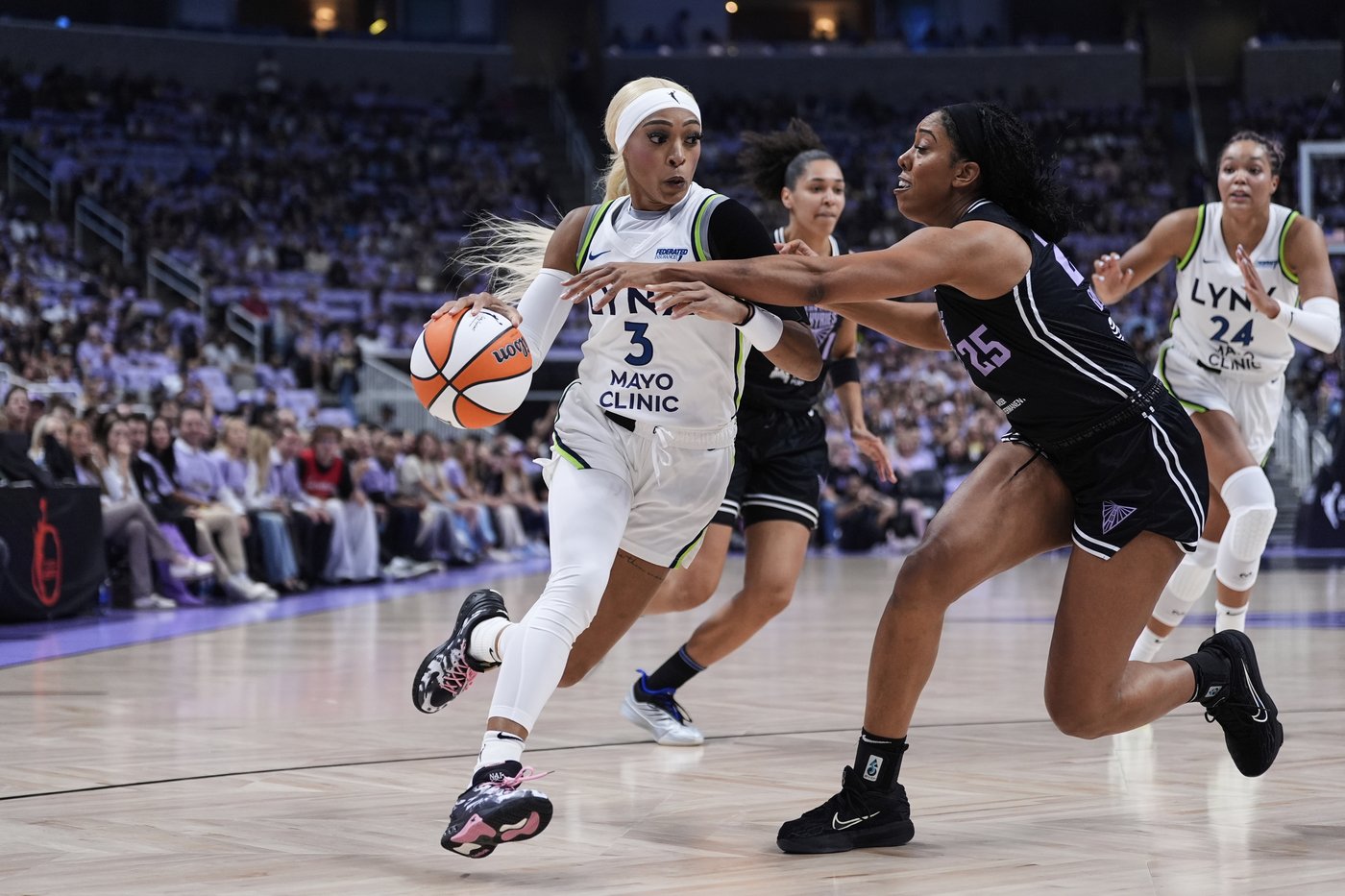 Minnesota reserve DiJonai Carrington's season is over after spraining left foot | iNFOnews.ca