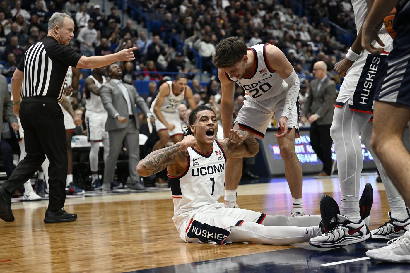 Alex Karaban has 17 points as No. 3 UConn overcomes sluggish start to roll past New Hampshire 92-53 | iNFOnews.ca