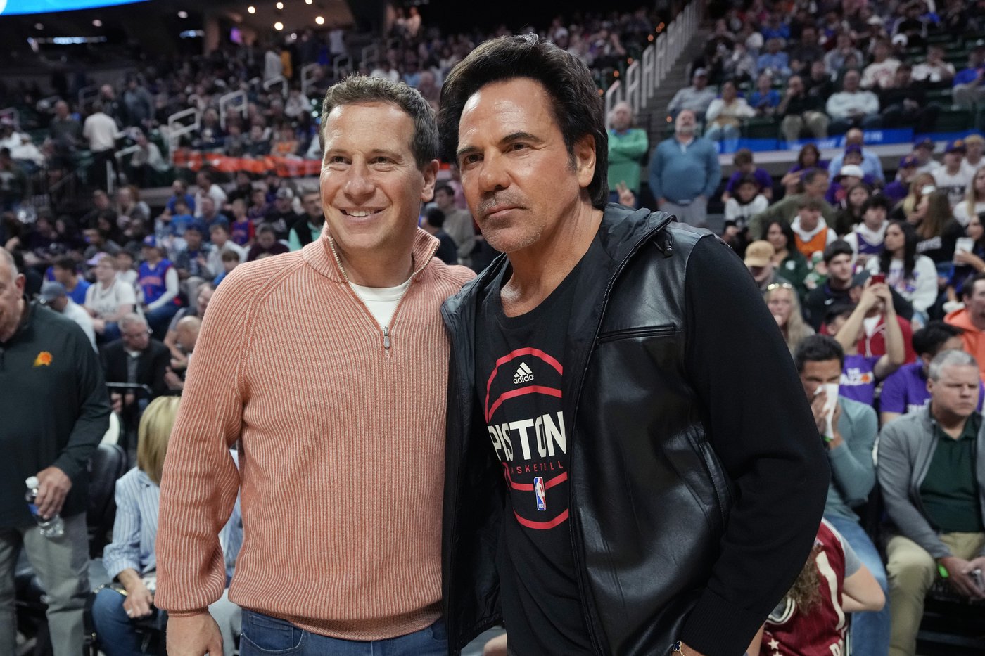 Tom Gores' purchase of a 27% stake in the Los Angeles Chargers is approved by NFL team owners | iNFOnews.ca Tom Gores' purchase of a 27% stake in the Los Angeles Chargers is approved by NFL team owners | iNFOnews.ca