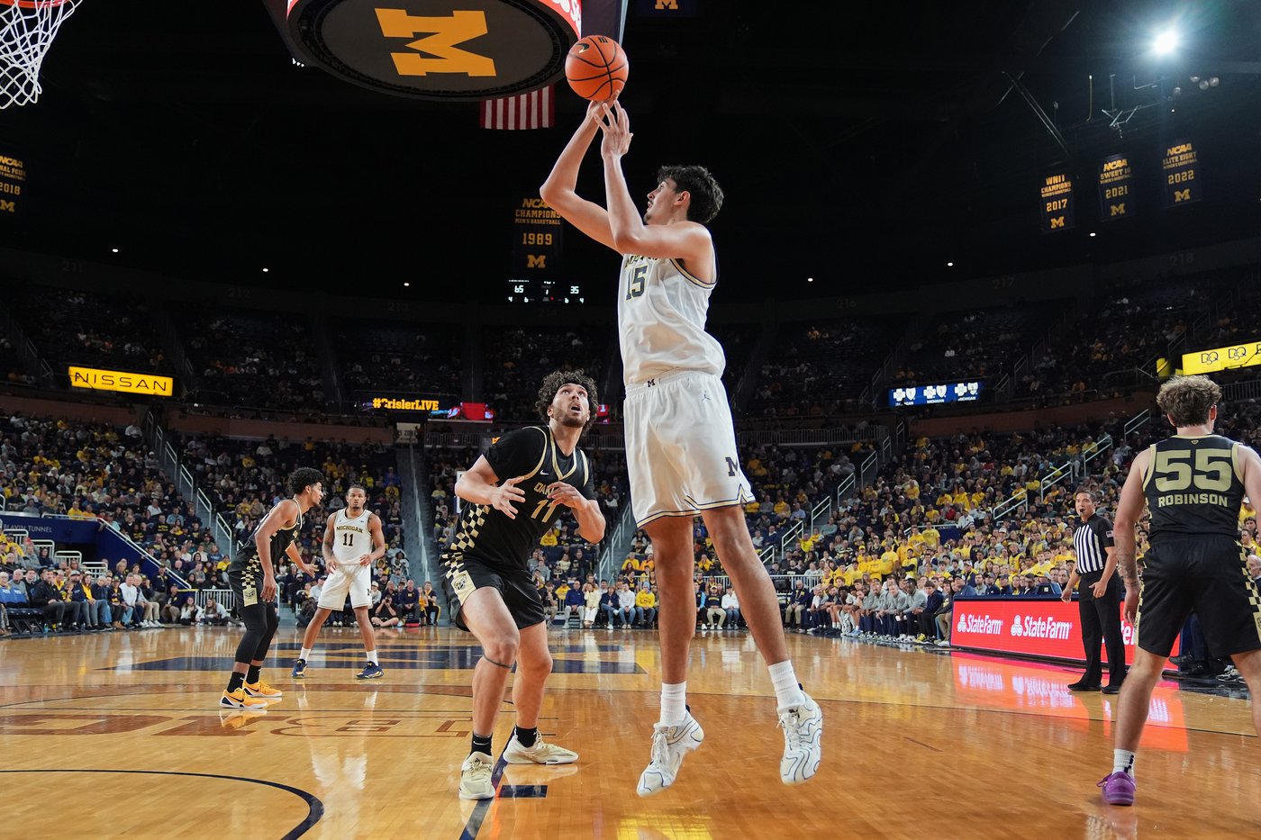 No. 7 Michigan scores school-record 69 points in 1st half, finishes with 121-78 win over Oakland | iNFOnews.ca No. 7 Michigan scores school-record 69 points in 1st half, finishes with 121-78 win over Oakland | iNFOnews.ca