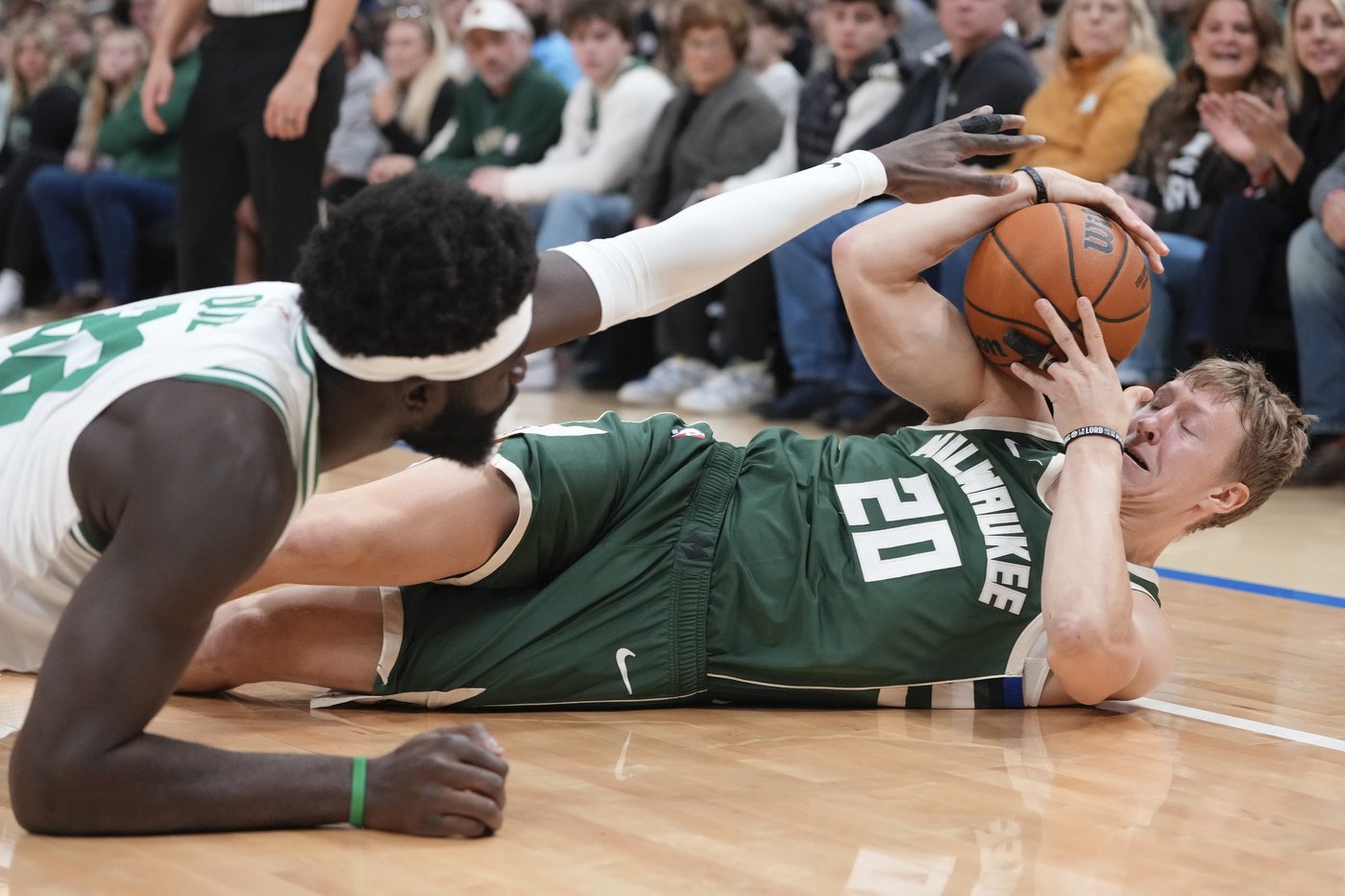 Jayson Tatum scores 23 in second half to rally Celtics to a 113-107 victory over slumping Bucks | iNFOnews.ca