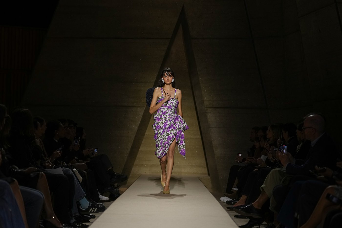 Chloe says it with printed flowers in Paris show | iNFOnews.ca