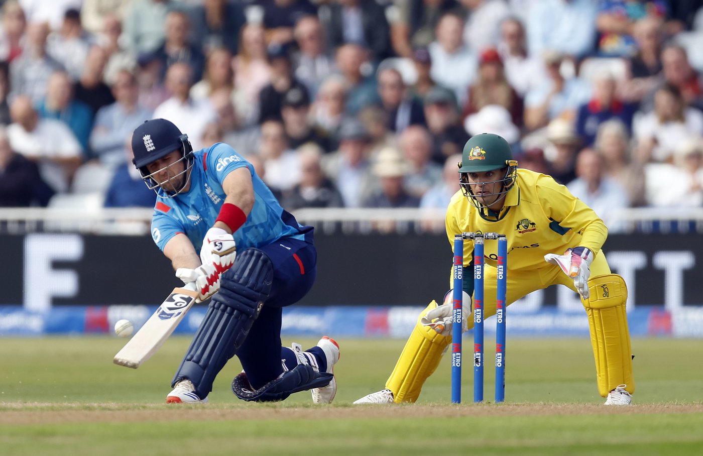Travis Head smashes career-best 154 not out as Australia chases down 316 to beat England in 1st ODI | iNFOnews.ca