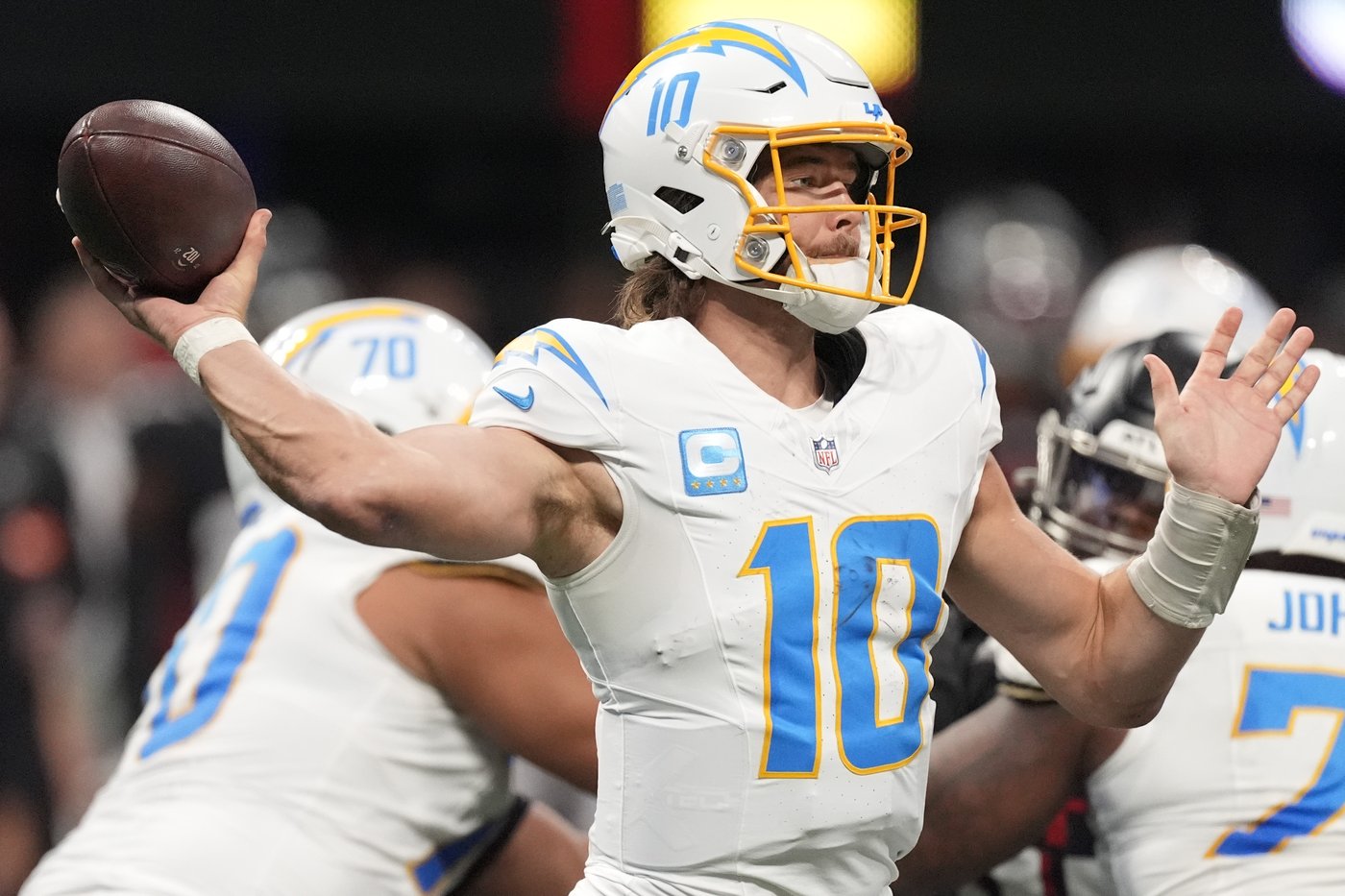 Chargers head to Kansas City trying to snap a 6-game skid vs Chiefs and help their playoff chances | iNFOnews.ca Chargers head to Kansas City trying to snap a 6-game skid vs Chiefs and help their playoff chances | iNFOnews.ca
