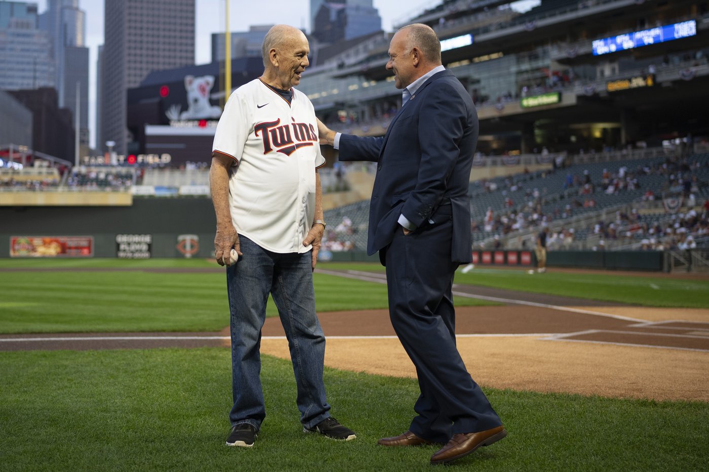 Twins initiate front office transition with Falvey to president, Zoll to GM, St. Peter to adviser | iNFOnews.ca Twins initiate front office transition with Falvey to president, Zoll to GM, St. Peter to adviser | iNFOnews.ca