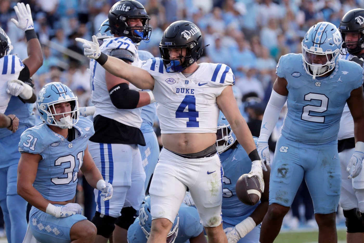 Fake FG call, Castle's 3 rushing scores help Duke hold off rival UNC 32-25 and become bowl eligible | iNFOnews.ca Fake FG call, Castle's 3 rushing scores help Duke hold off rival UNC 32-25 and become bowl eligible | iNFOnews.ca