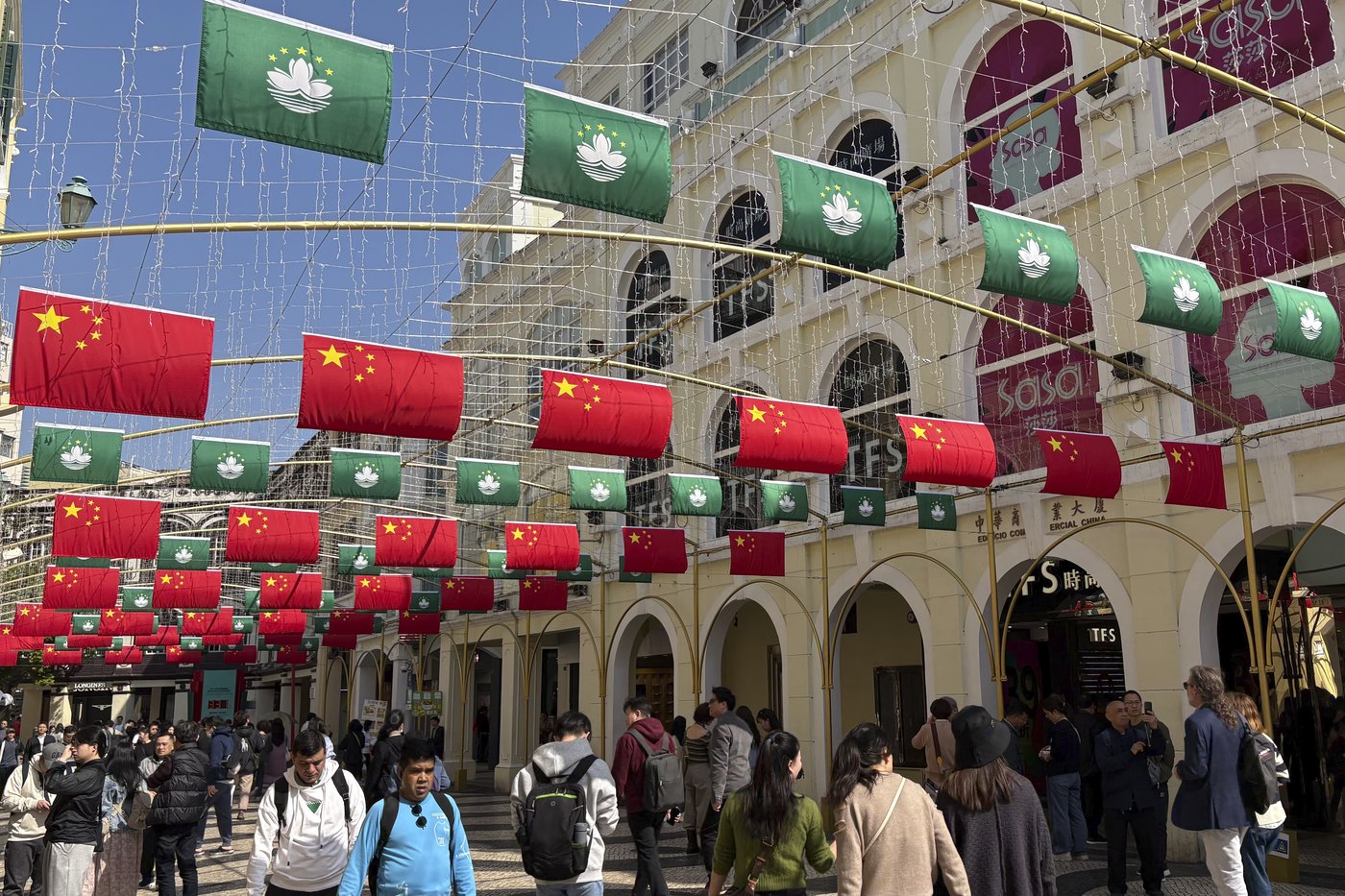 Macao's casino boom brings wealth but at a cost, 25 years since China's takeover | iNFOnews.ca
