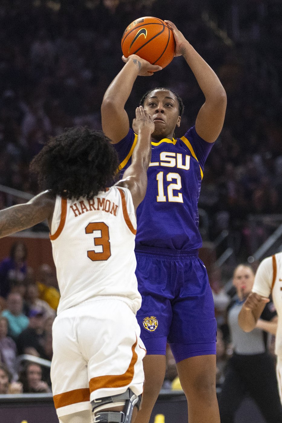 Booker and No. 3 Texas rally from poor shooting start to beat No. 5 LSU 65-58 | iNFOnews.ca Booker and No. 3 Texas rally from poor shooting start to beat No. 5 LSU 65-58 | iNFOnews.ca