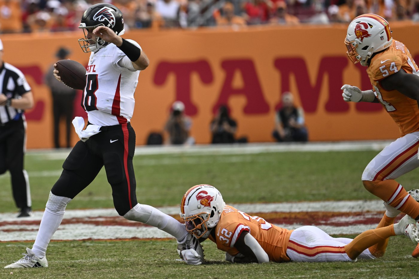 Cousins delivers another 4-TD game against the Bucs as Falcons take first place in the NFC South | iNFOnews.ca Cousins delivers another 4-TD game against the Bucs as Falcons take first place in the NFC South | iNFOnews.ca